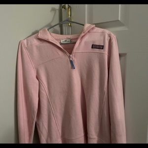 Vineyard vines pull over